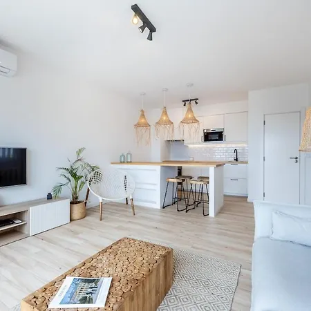 Dos Tres Castelos - Beachfront With Pool By Seeview Pt *